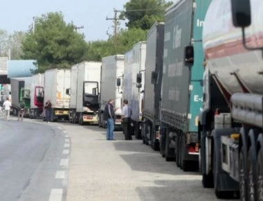 Διακοπή ρεύματος και ουρές στο Τελωνείο Ευζώνων